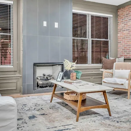 New Music Loft-style With Rooftop Views Holiday home Nashville