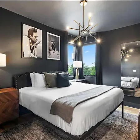 2 Homes With Rooftops & Views Holiday home Nashville