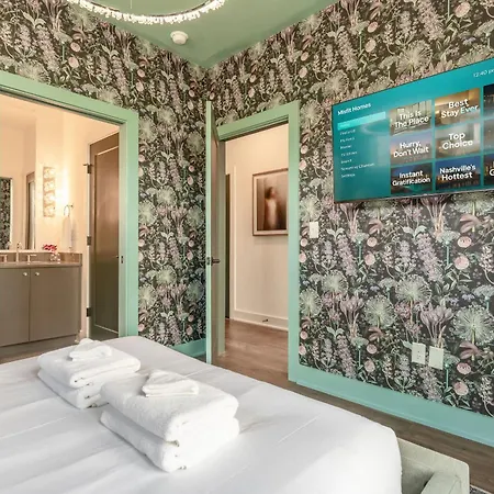 Holiday home Rooftop Hot Tub Fire Pit 8br Near Broadway