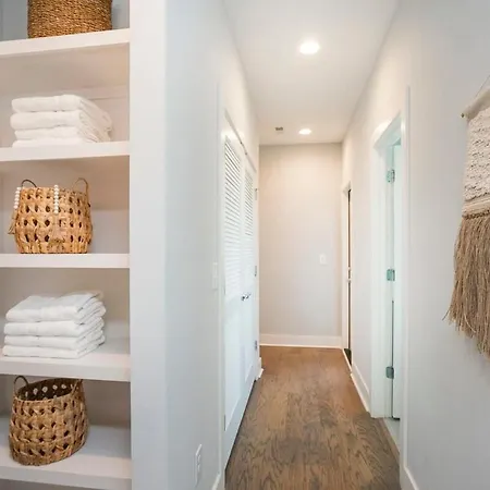 2 Side By Side Homes With Rooftops Holiday home Nashville