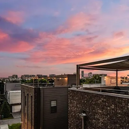 2 Homes With Rooftops & Views Holiday home Nashville