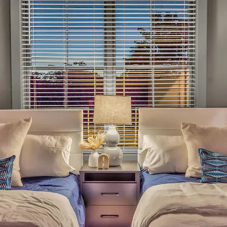 New Music Loft-style With Rooftop Views Holiday home