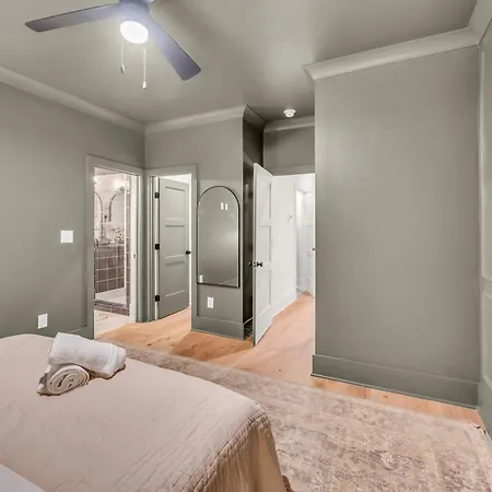 New Music Loft-style With Rooftop Views Holiday home