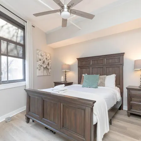 Luxurious Downtown 2 Bedroom 2 Bath With Views 1m Holiday home