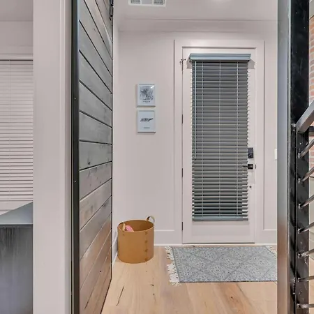 New 2 Luxe Townhomes With Rooftops Sleeps 24