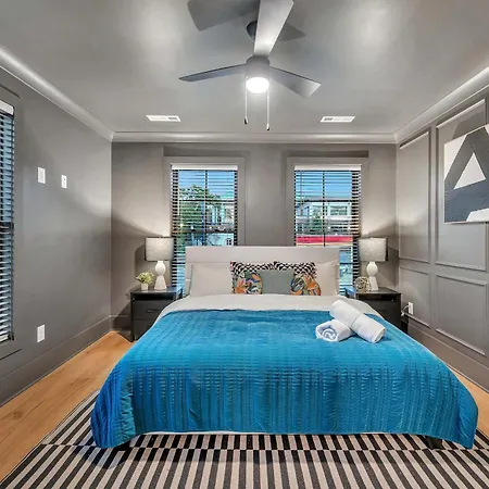 New Bright Modern Townhome With Rooftop & Garage * Nashville