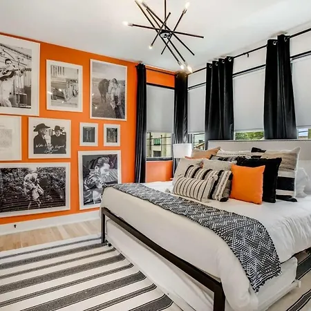 Holiday home 2 Homes With Rooftops & Views Nashville