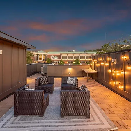 New Music Loft-style With Rooftop Views *