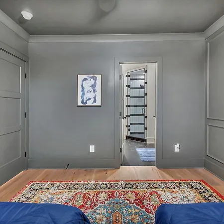 New Bright Modern Townhome With Rooftop & Garage *