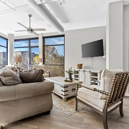 Luxurious Downtown-2 Bed 2 Bath Corner 2m * Nashville