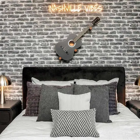Holiday home 2 Adjacent Luxury Homes Rooftop Decks & Game Nashville