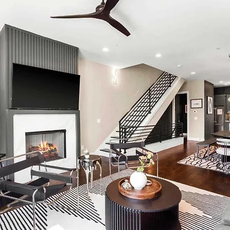 Holiday home 2 Adjacent Luxury Homes Rooftop Decks & Game *