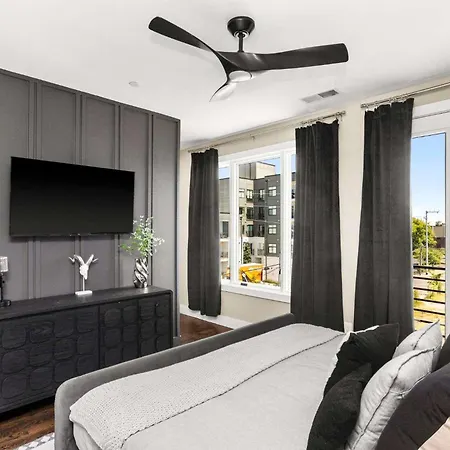 Holiday home 2 Adjacent Luxury Homes Rooftop Decks & Game *