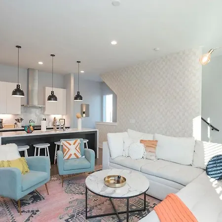 2 Side By Side Homes With Rooftops Holiday home Nashville