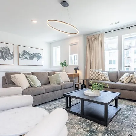 Holiday home Rooftop Hot Tub Fire Pit 8br Near Broadway