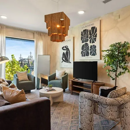 Lovely River View Walk To Downtown Has Garage And Balcony *