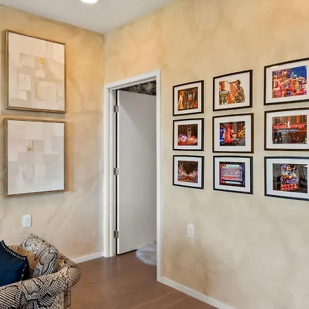 Lovely River View Walk To Downtown Has Garage And Balcony