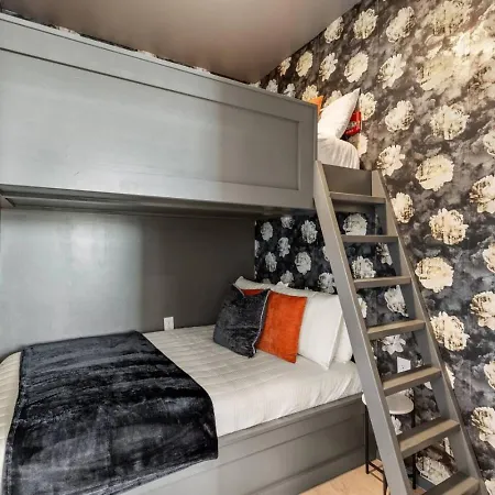 Lovely River View Walk To Downtown Has Garage And Balcony Apartment