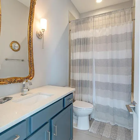 Holiday home Cultured Coach - Music Row - Mins To Downtown *
