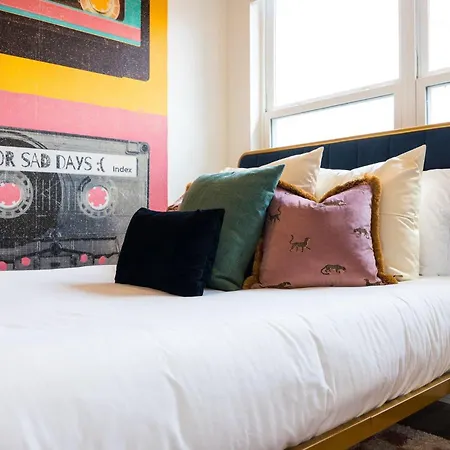 Funky Town - Walk To Broadway Holiday home
