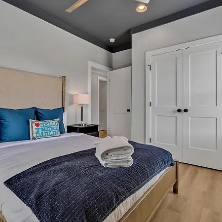 Double Treble - 2 Townhomes - Private Rooftops *