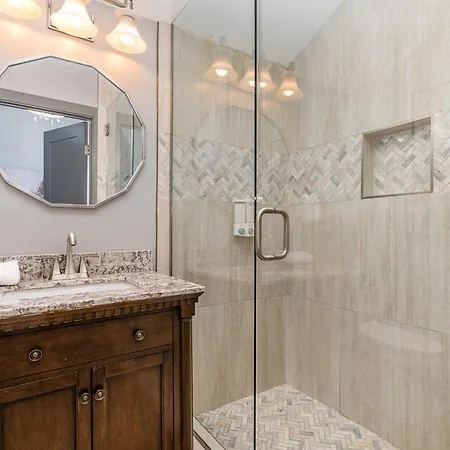 Gray Pearl- Single-family -4 Mins To Broadway