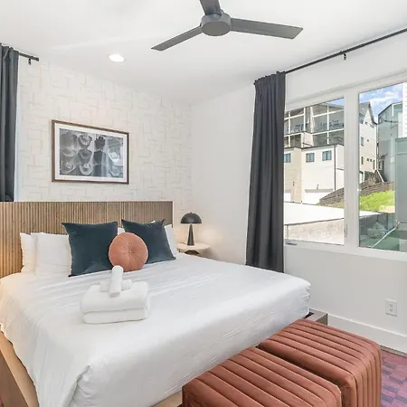 Melody Row-2 Unit Combo W/hot Tub-mins To Broadway Holiday home