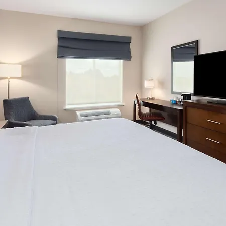 Hampton By Hilton Airport Century Place