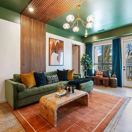 Three King With Pool Gym Balcony & Garage Right On Music Row Downtown Views From Rooftop Walk To Rca B & Local Dining Under 2 Miles To Broadway Elevator Access 24 Hr Hospitality Holiday home