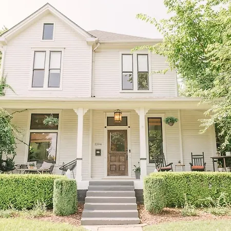 Historic Gem 4 Bedroom With Pool, Walk To All Hotspots Nashville