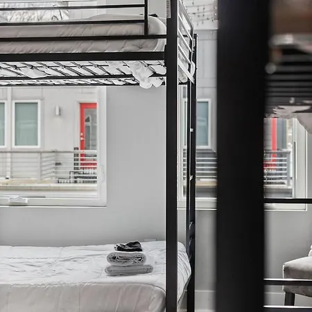 Chic Near Downtown Sleeps 14