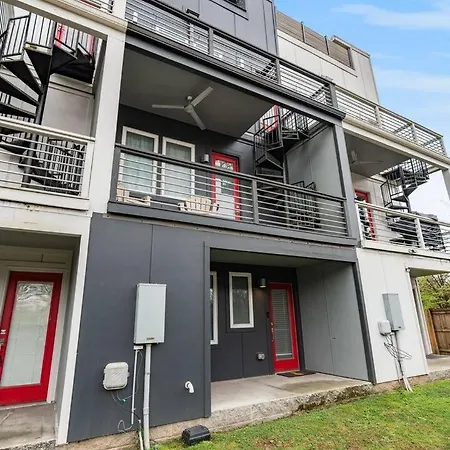 Chic Near Downtown Sleeps 14 * Nashville