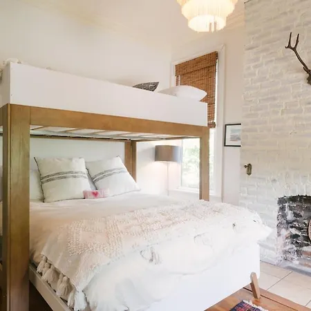Historic Gem 4 Bedroom With Pool, Walk To All Hotspots Nashville