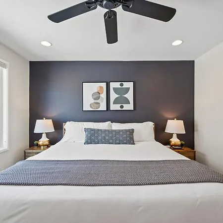 Walk & Bike-stunning Natural Light! 13 Mins To Downtown