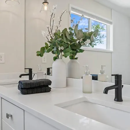 Walk & Bike-stunning Natural Light! 13 Mins To Downtown Nashville