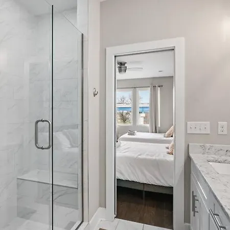 Holiday home Chic Near Downtown Sleeps 14 Nashville