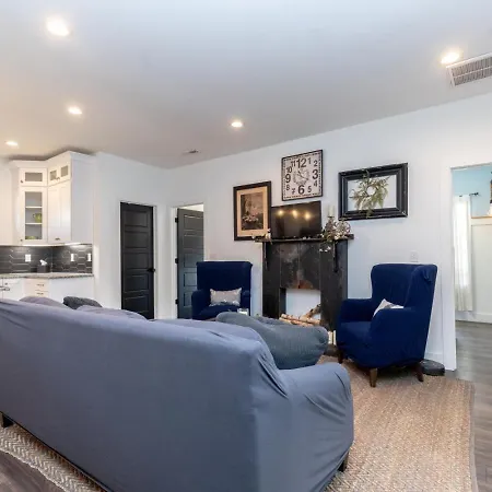 Broadway Breeze Escape Modern Comfort *