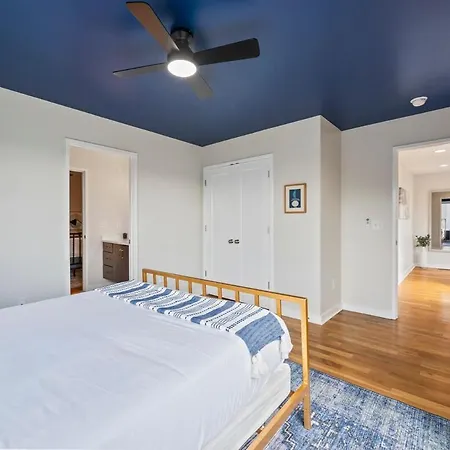 Walk & Bike-stunning Natural Light! 13 Mins To Downtown Holiday home *