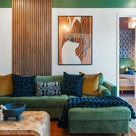 Three King With Pool Gym Balcony & Garage Right On Music Row Downtown Views From Rooftop Walk To Rca B & Local Dining Under 2 Miles To Broadway Elevator Access 24 Hr Hospitality * Nashville