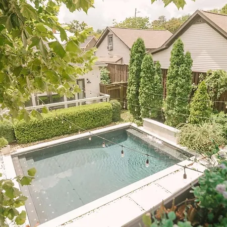 Historic Gem 4 Bedroom With Pool, Walk To All Hotspots Holiday home Nashville