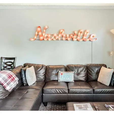 Apartment Cozy Duplex, 4 Beds, Near Downtown Nashville