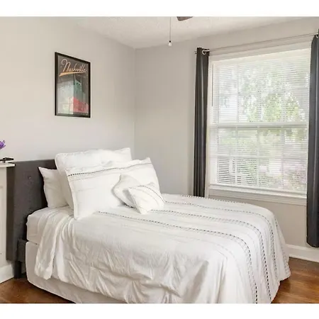 Cozy Duplex, 4 Beds, Near Downtown *