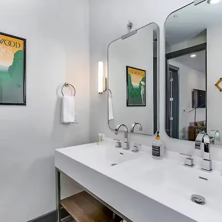 Oasis At The Muse Modern 2br With Balcony & Rooftop Views Apartment