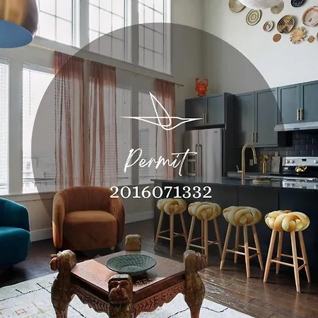 Stylish Boho Courtyard Loft With King Beds In 12s At 1 Of 7 Themed Lofts At Cowrite, Find Coffee And Tacos Downstairs, Complimentary Spin Class, Walk To Shopping In 12 South, 10 Minutes To Broadway, Parking, 24 Hr Hospitality Apartment *