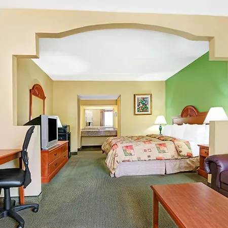 Super 8 By Wyndham Near Downtown / I-40 Hotel Nashville