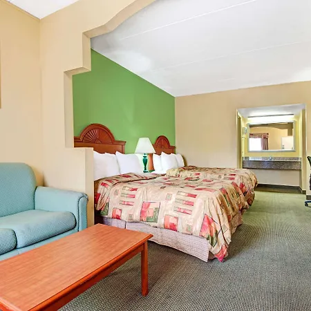 Super 8 By Wyndham Near Downtown / I-40 Hotel Nashville