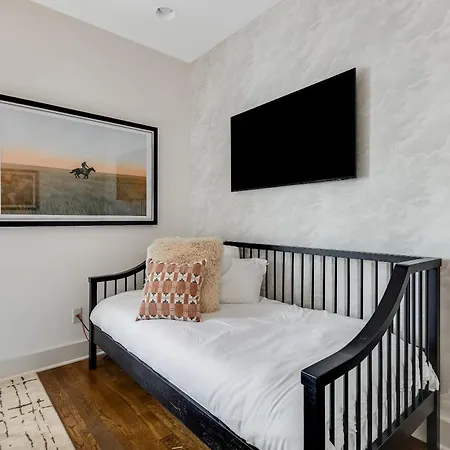 The Wade - Minutes To The Gulch & 12 South * Nashville