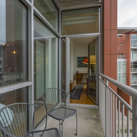 Artsy Extended Retreat Downtown *
