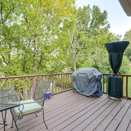 Family W/ Deck: 12 Mi To Downtown Nashville! Holiday home *