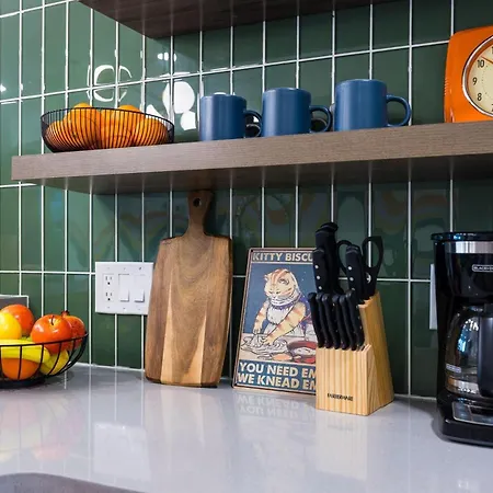 Funky Town - Walk To Broadway Holiday home *